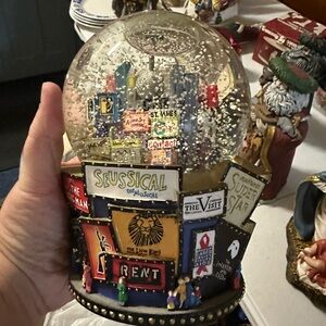 Bloomingdales Broadway Musical 2001 Snow Globe Times Square Twin Towers Works